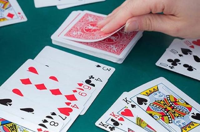 Tìm hiểu về tú lơ khơ tá lả phỏm