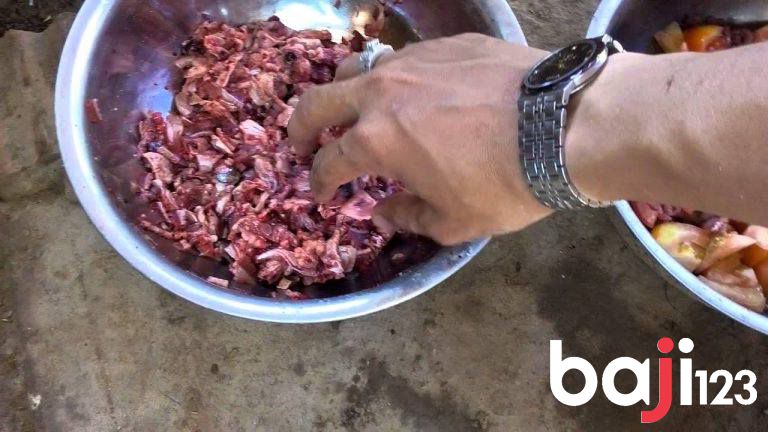 Thịt gà sống hay chín là tốt hơn cho chiến kê gà chọi?