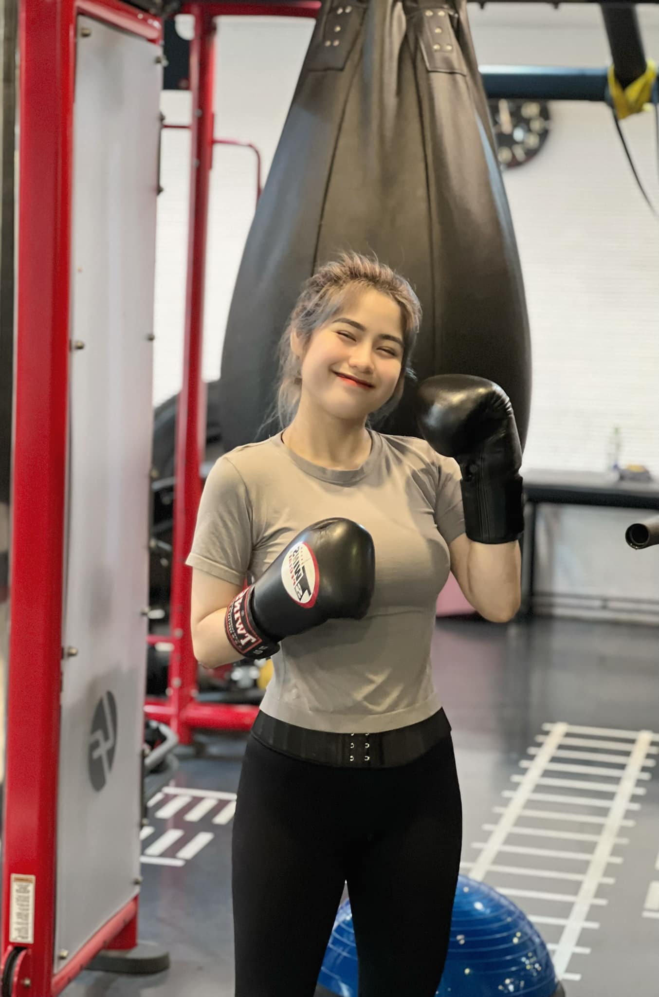 Nét nhí nhảnh khi tập boxing của Hường Bear streamer lộ clip