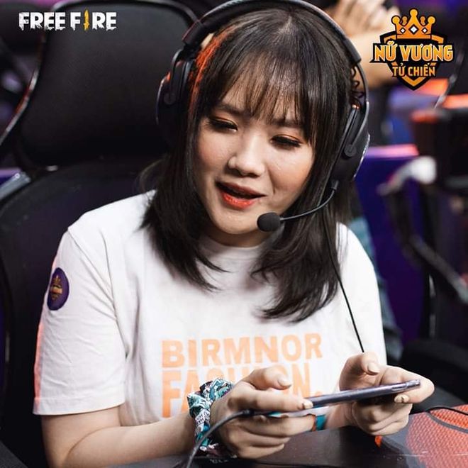 Những tấm ảnh cho thấy cô nàng này trông khá già và tã