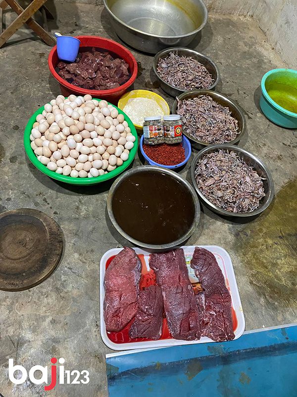 Bổ xung thức ăn đậm đặc nhiều chất dinh dưỡng cho chiến kê