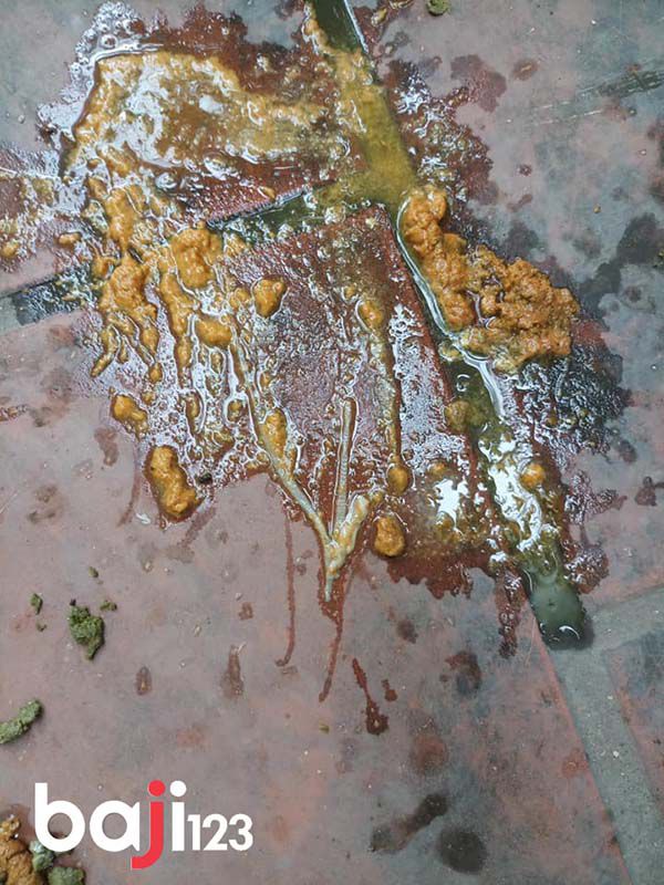 Nguyên nhân gà ăn nhiều nhưng vẫn gầy có thể do giun sán.